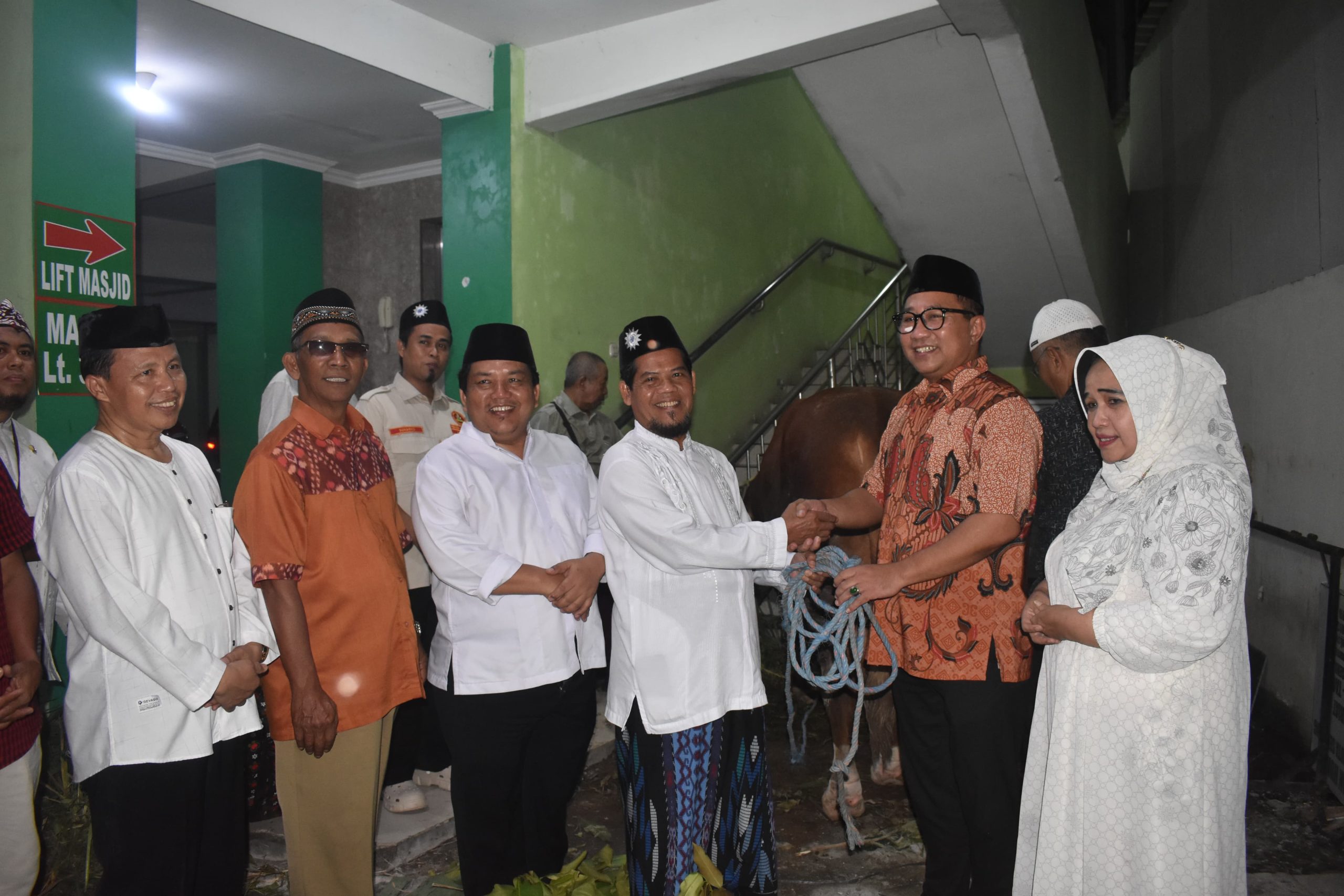 Penyerahan Sapi Kurban 1 Ton oleh Pemkot Semarang kepada Muhammadiyah : Wujud Komitmen Bersama