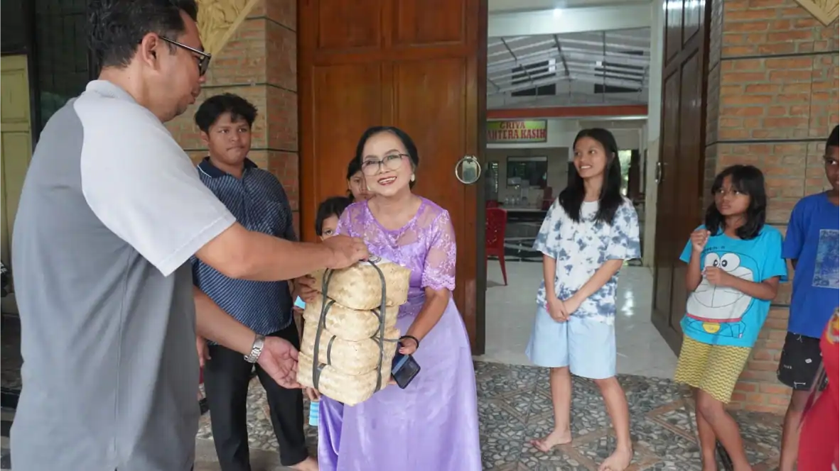 Berbagi Kasih, Daging Kurban Muhammadiyah Semarang Sentuh Hati Non-Muslim