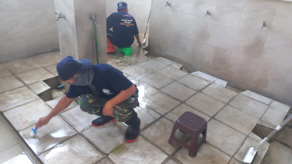 Lebih dari Sekadar “Kinclong”: Menguak Rahasia Standar Kebersihan Masjid