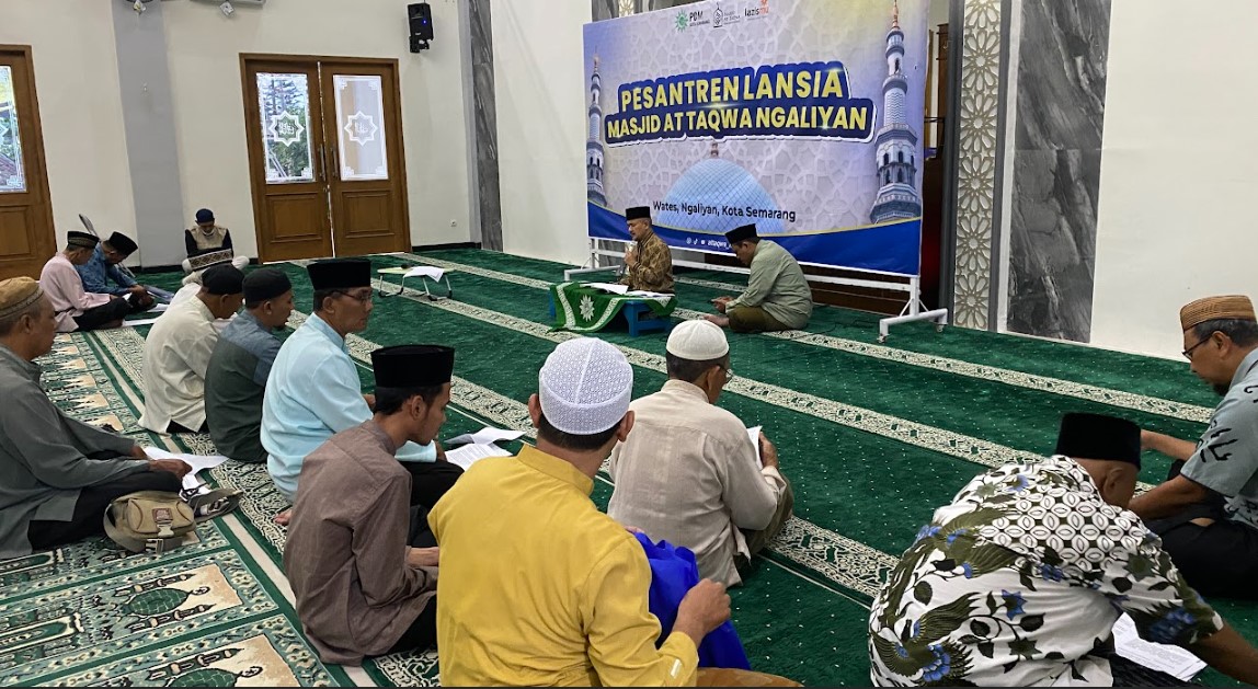 “Serasa di Mekkah”: Kisah Haru dari Pesantren Lansia Masjid At-Taqwa Ngaliyan