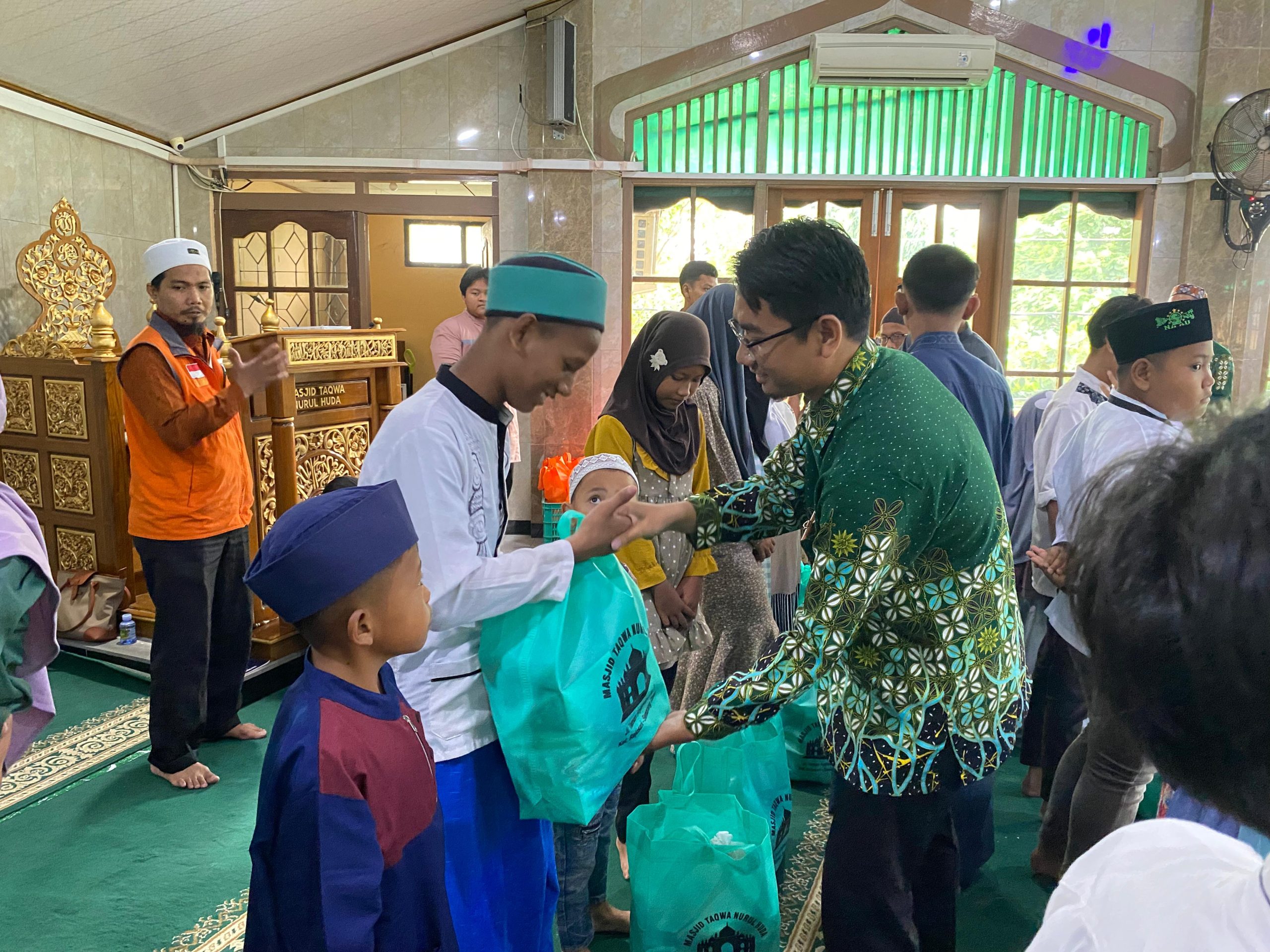 Ratusan Anak Yatim di Semarang Rasakan Cinta Kasih Muharram Ceria