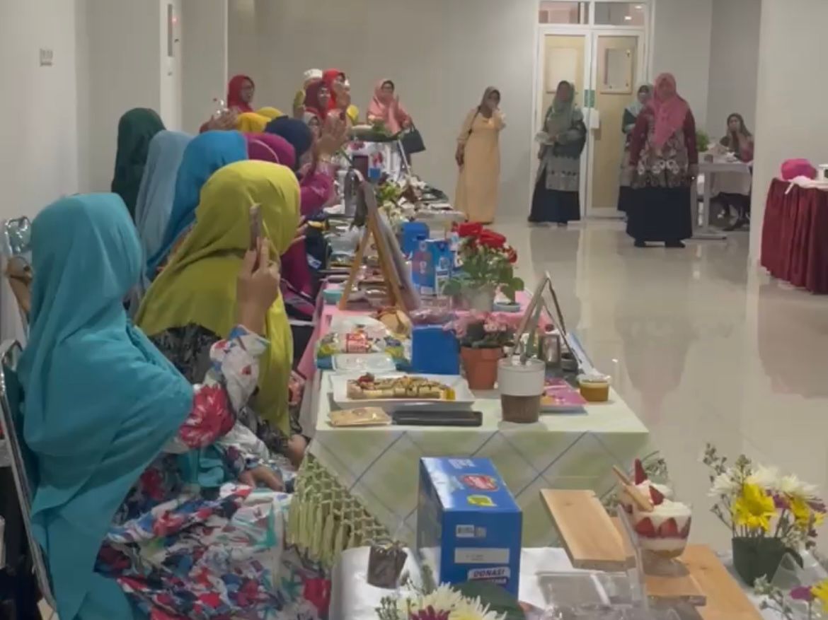 Ketika Biskuit Jadi “Bintang” di Dapur Aisyiyah