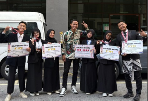 Mahasiswa Unimus Borong Medali di Kompetisi Esai Internasional 2025 di Malaysia