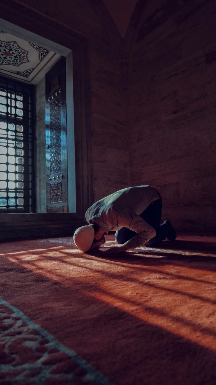 Nabi Menolak Salat Seseorang: Mengapa Thuma’ninah Lebih Penting dari Kecepatan?