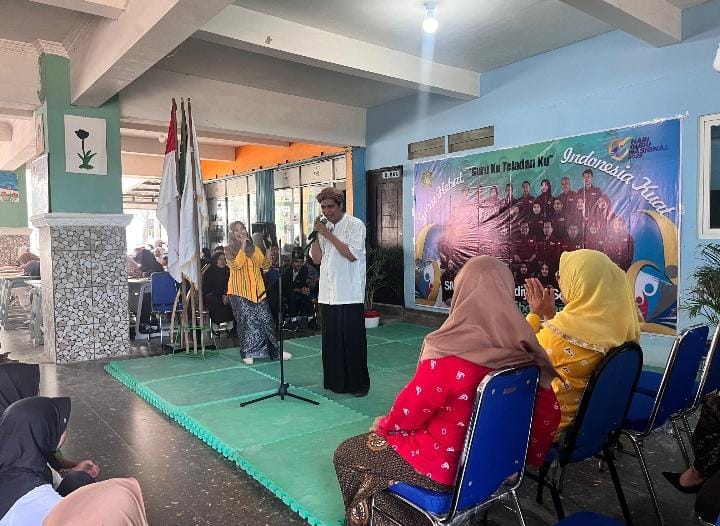 Rayakan Hari Guru Anti-Mainstream Dari Tumpeng hingga Impersonate