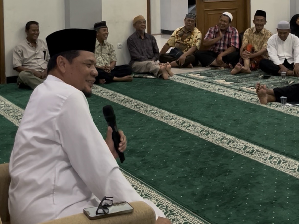 Tawa dan Air Mata di Pesantren Lansia Semarang: Mengupas Satu-Satunya Bekal Abadi Menuju Liang Lahat