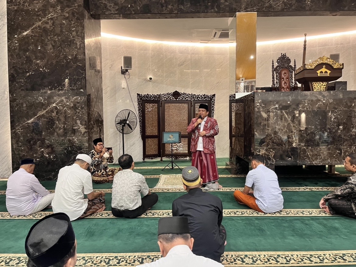 Ibadah Tak Hanya di Atas Sajadah, Tapi Nyata dalam Menolong Sesama
