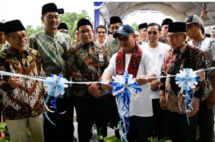 Mendikdasmen Abdul Mu’ti Tetap Hadir di Sampang, Resmikan Fasilitas Pendidikan di Tengah Kendala Izin