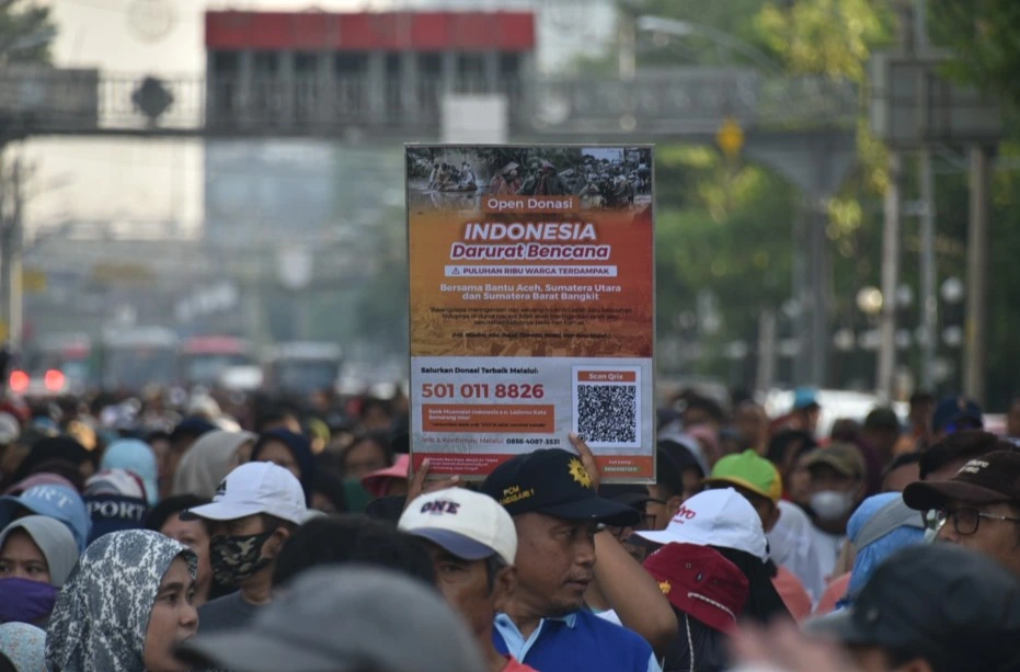 Cara Unik Lazismu Semarang Galang Donasi Banjir Muhammadiyah di Sela Jalan Sehat Milad ke-113