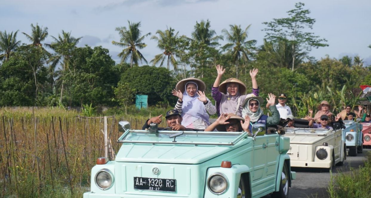VW Safari Borobudur: “Sekolah di Atas Roda” Pengurus Muhammadiyah Semarang