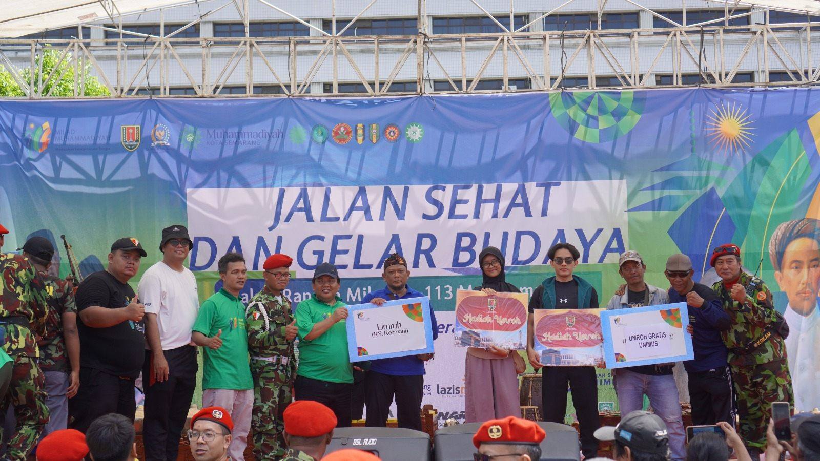 Jalan Sehat Muhammadiyah Semarang Banjir Air Mata, Nomor Kupon Jadi Tiket Umroh ke Baitullah