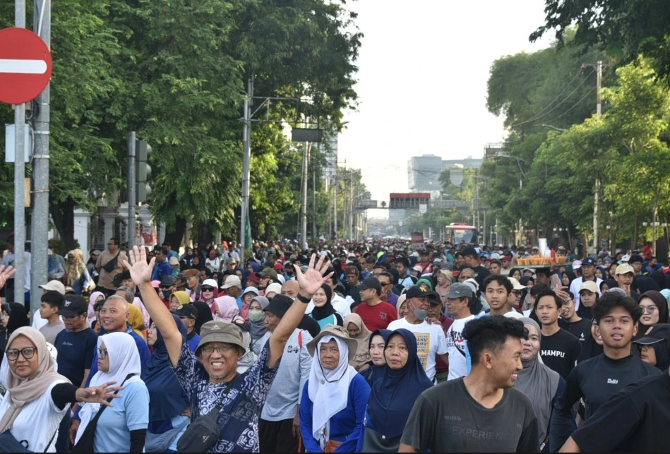 Milad 113 Muhammadiyah: 20 Ribu Warga Putihkan Balai Kota Semarang