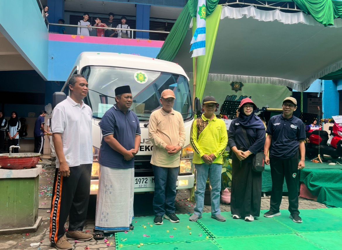 Wujudkan Sekolah Vokasi Ramah Lingkungan, SMK Mutu Semarang Luncurkan Bus Baru