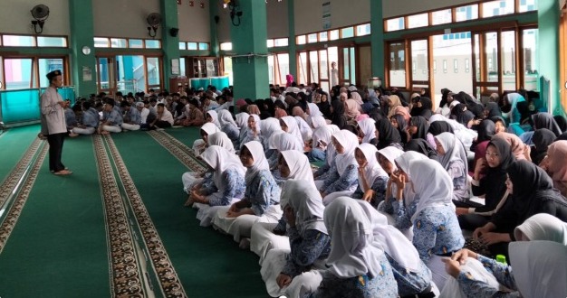 SMP Muhammadiyah 1 Semarang Kemas Isra Mi’raj Jadi Ajang Kompetisi dan Pengajian Inspiratif