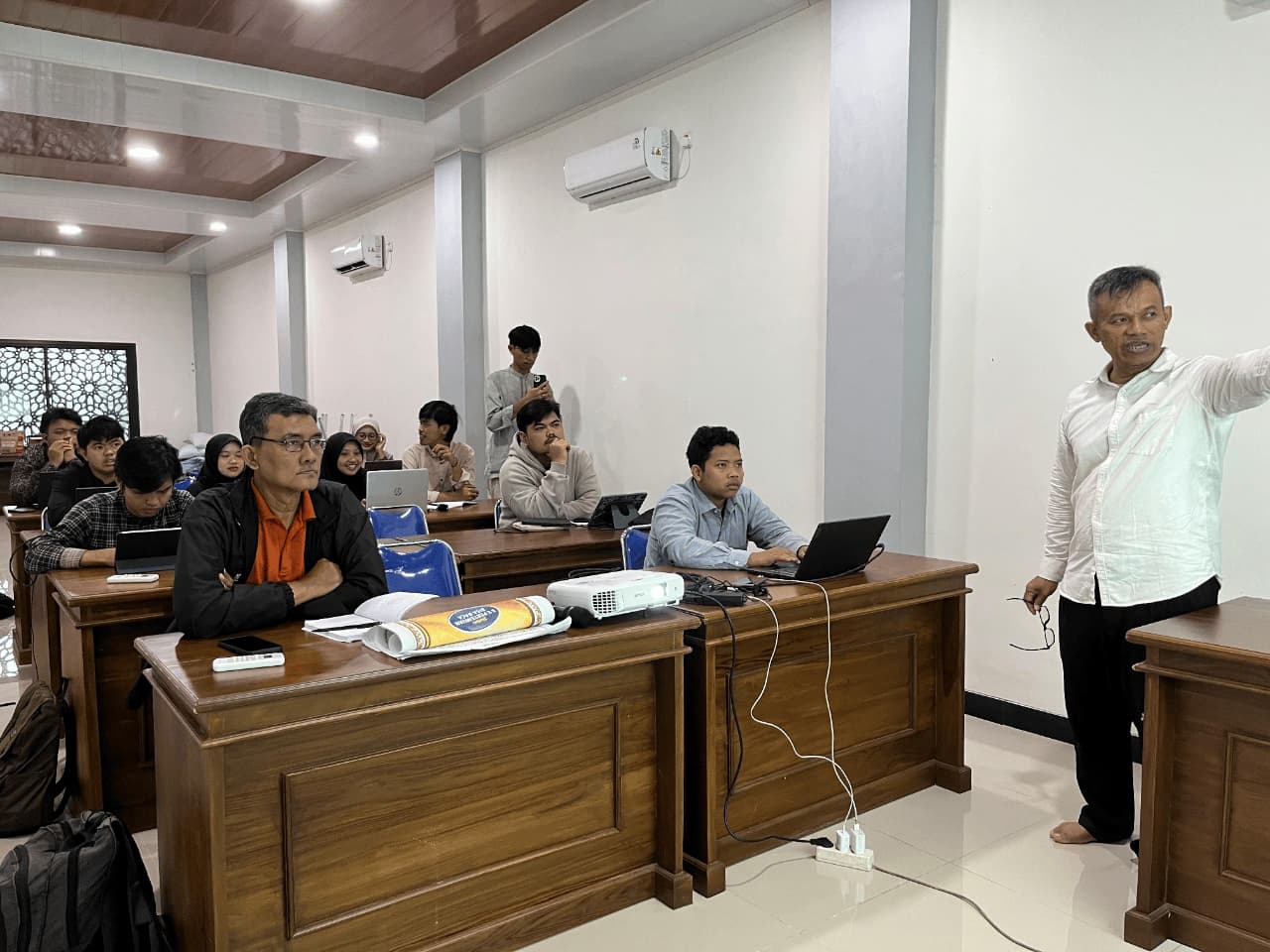 Strategi Jurnalisme AI: Mengubah AI Menjadi Asisten Redaksi yang Super Cepat