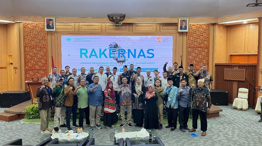 Delegasi LP UMKM PDM Kota Semarang berfoto bersama