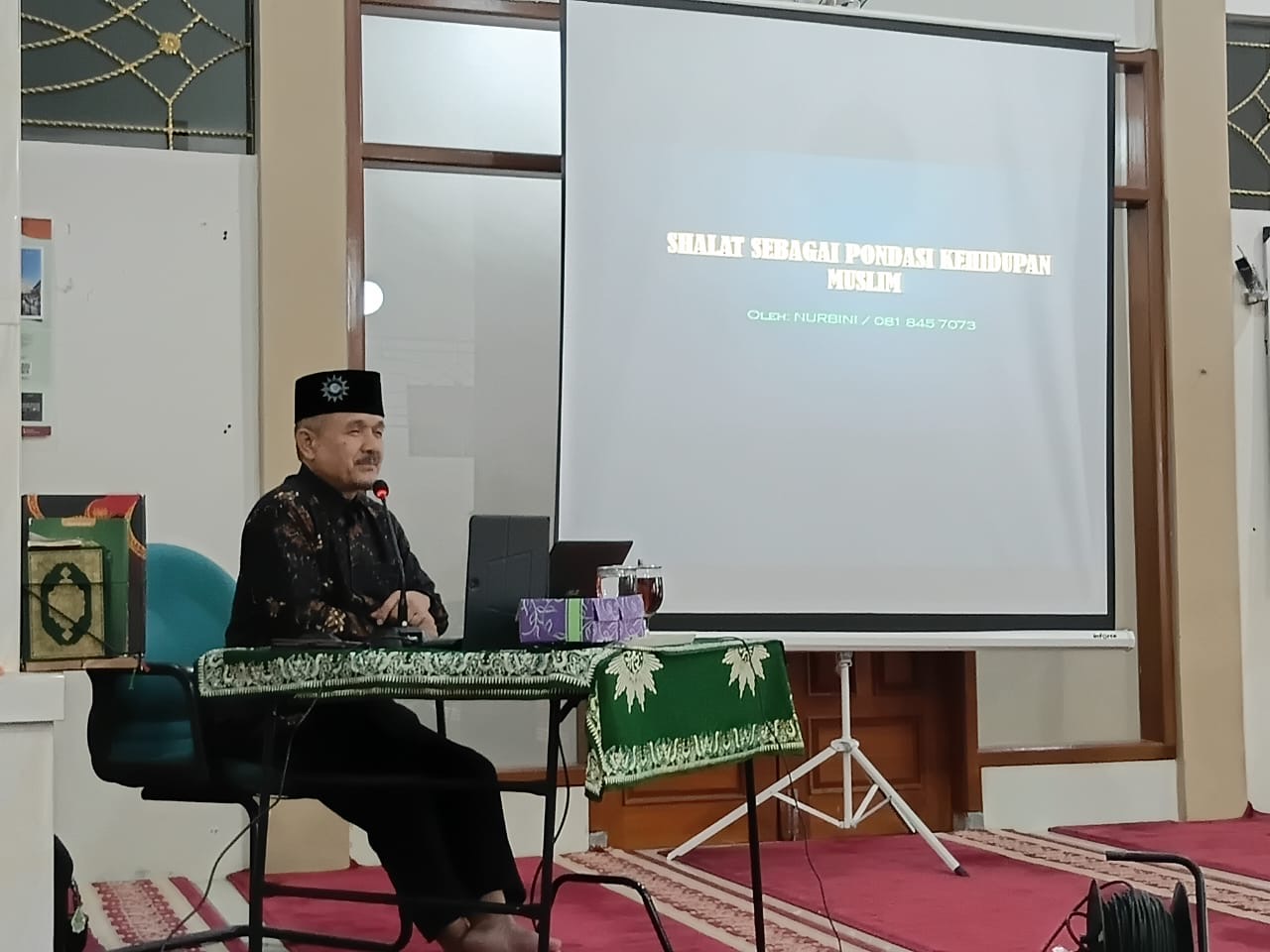 Sholat sebagai Pondasi Kehidupan Muslim: Solusi Langit Saat Dunia Terasa Sempit