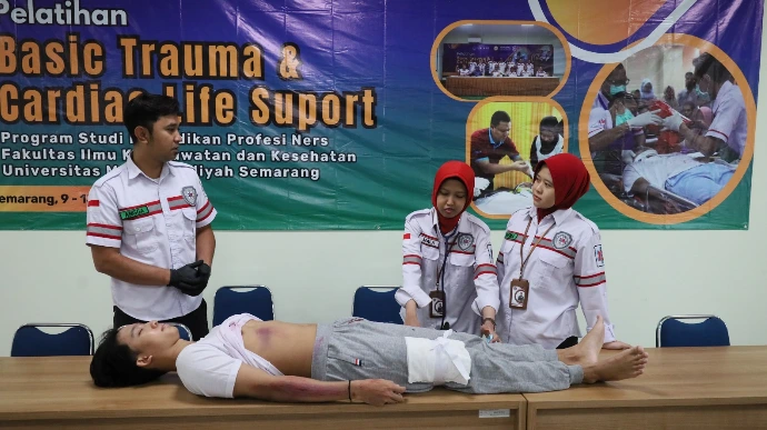 Nyawa Bertaruh Detik, Unimus Cetak Perawat Gawat Darurat Andal Lewat BTCLS