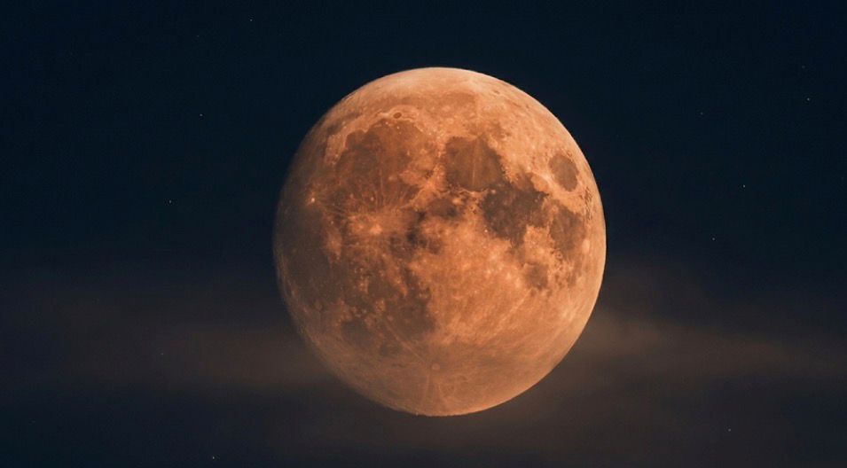 Sujud Syukur di Balik Fenomena Gerhana Bulan Total Ramadan 2026