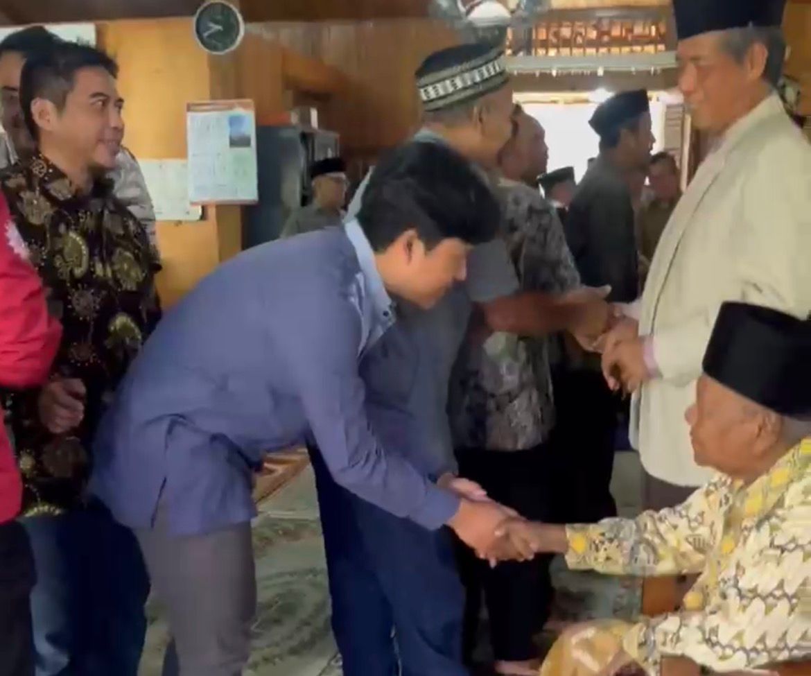 Drs. H. M. Danusiri, M.Ag. memberikan kajian filosofi Halal bi Halal, kupat, dan lepet dalam acara PCM Ngaliyan 2026.