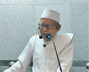 otret KH Musman Tholib, ulama senior Muhammadiyah Jateng, sedang berceramah tentang istiqamah dalam Kajian Subuh di Masjid Raya Candi Lama, Semarang.