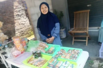 Cerita dari Lapak Rakyat: Saat Es Teh Siti Ludes dalam Sekejap di Perhelatan Hari Ber-Muhammadiyah Semarang