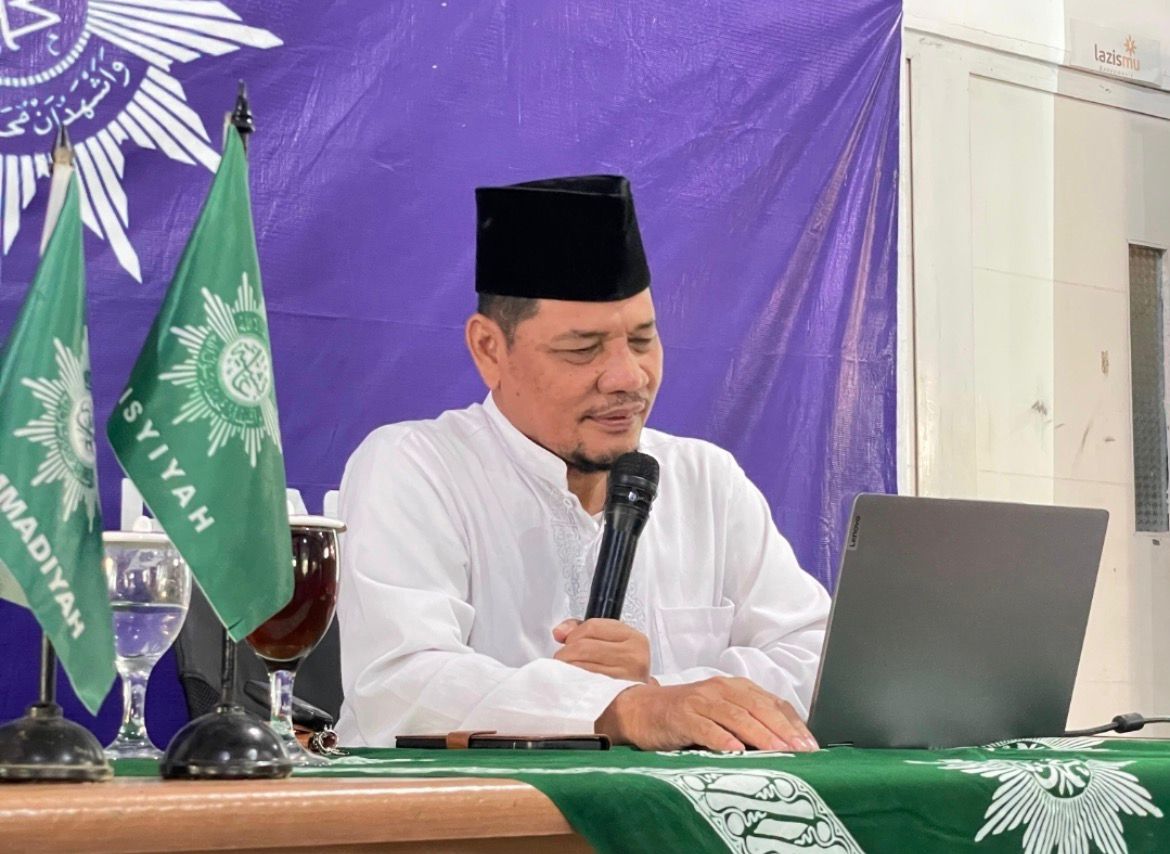 Dr. KH. Fachrur Rozi, M.Ag saat menyampaikan materi Kaidah Fiqih Fondasi Hukum Islam yang Memudahkan di Gedung Dakwah Muhammadiyah Banyumanik Semarang.