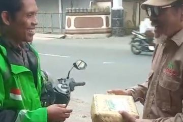 Sentuh Istri Veteran Hingga Pejuang Jalanan, Distribusi Daging Kurban Muhammadiyah Semarang Sasar Kaum Marginal