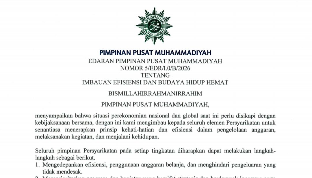 Foto dokumen resmi berupa potongan surat edaran dari Pimpinan Pusat Muhammadiyah dengan nomor 5/EDR/I.0/B/2026. Dokumen ini memiliki kop surat resmi dengan logo matahari Muhammadiyah di bagian atas tengah. Judul edaran tertulis dengan huruf kapital yang berbunyi "IMBAUAN EFISIENSI DAN BUDAYA HIDUP HEMAT". Teks di bawahnya menjelaskan bahwa situasi ekonomi nasional dan global perlu disikapi dengan kebijaksanaan serta imbauan untuk menerapkan prinsip kehati-hatian dalam pengelolaan anggaran