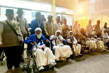 Bikin Haru, Ini Alasan Jemaah Haji Semarang Tolak Jasa Pendorong Kursi Roda di Makkah