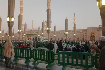 Memotret Suasana Masjid Nabawi di Subuh Terakhir yang Menggetarkan