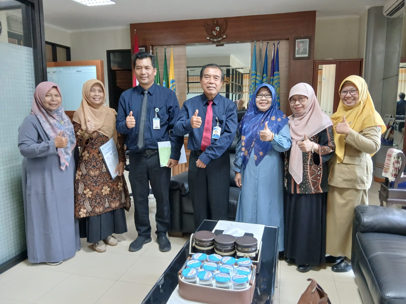 Foto bersama jajaran PDA Kota Semarang dan Rektor Unimus usai audiensi persiapan Resepsi Milad Aisyiyah Semarang.