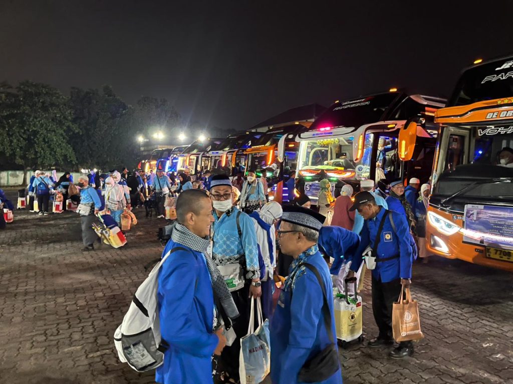 Pelukan Rindu Pecah, 354 Jemaah Haji Muhammadiyah Semarang Pulang Dengan Utuh