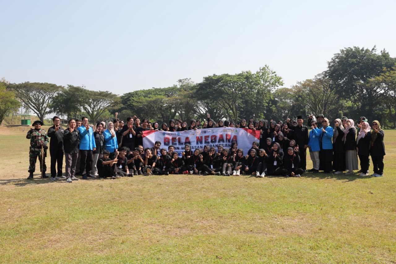 Mahasiswa PPG Unimus Semarang foto bersama saat pembukaan diklat bela negara di Lapangan Tembak Kodam IV Diponegoro untuk mewujudkan keunggulan pendidikan Muhammadiyah.