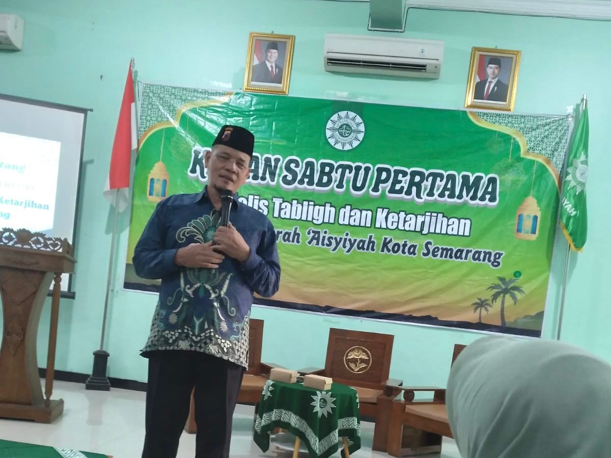 Dr. Fachrur Rozi memaparkan pentingnya dakwah kemanusiaan dan aksi nyata di hadapan komunitas Aisyiyah Kota Semarang.