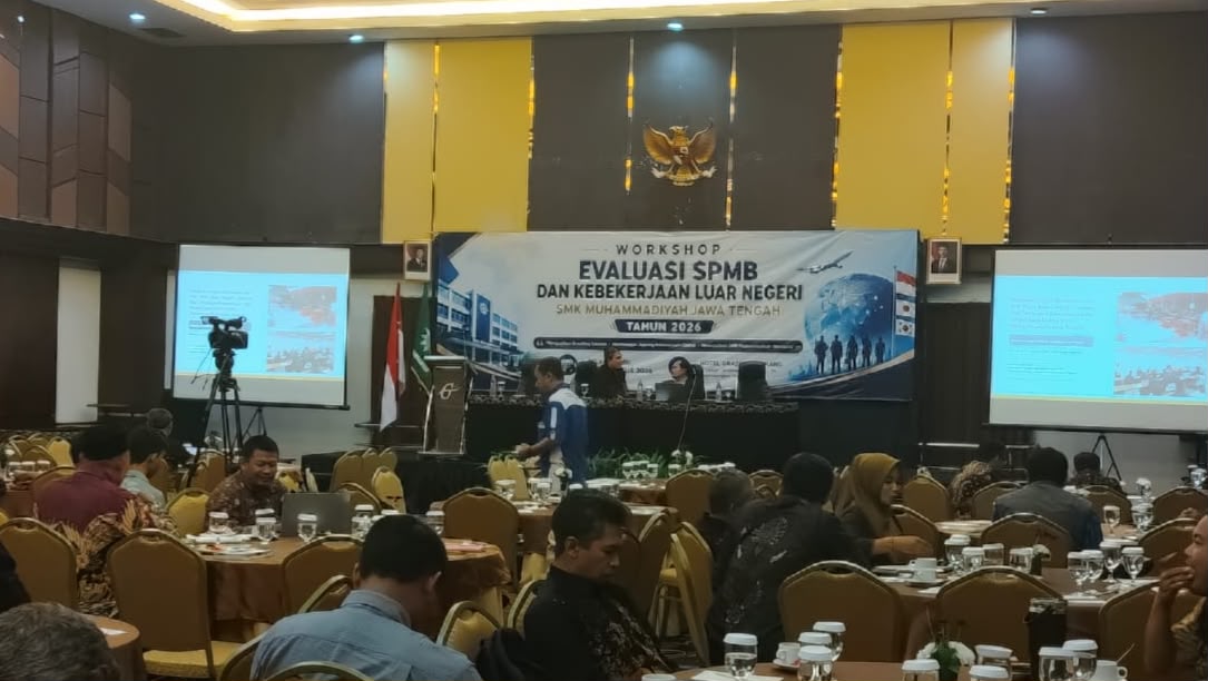 Ratusan pendidik menghadiri Workshop Evaluasi SPMB dan Kebekerjaan Luar Negeri SMK Muhammadiyah Jawa Tengah di aula Hotel Grasia Semarang untuk membahas strategi menembus bursa kerja global.