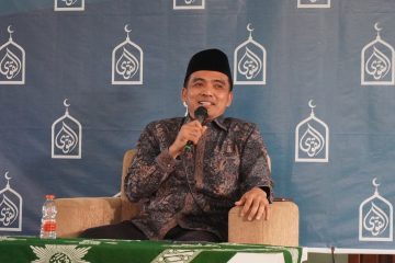 Drama Bantal Terbang dan Anti-Poligami: Resep Nyata Rumah Tangga Harmonis ala Dosen UI