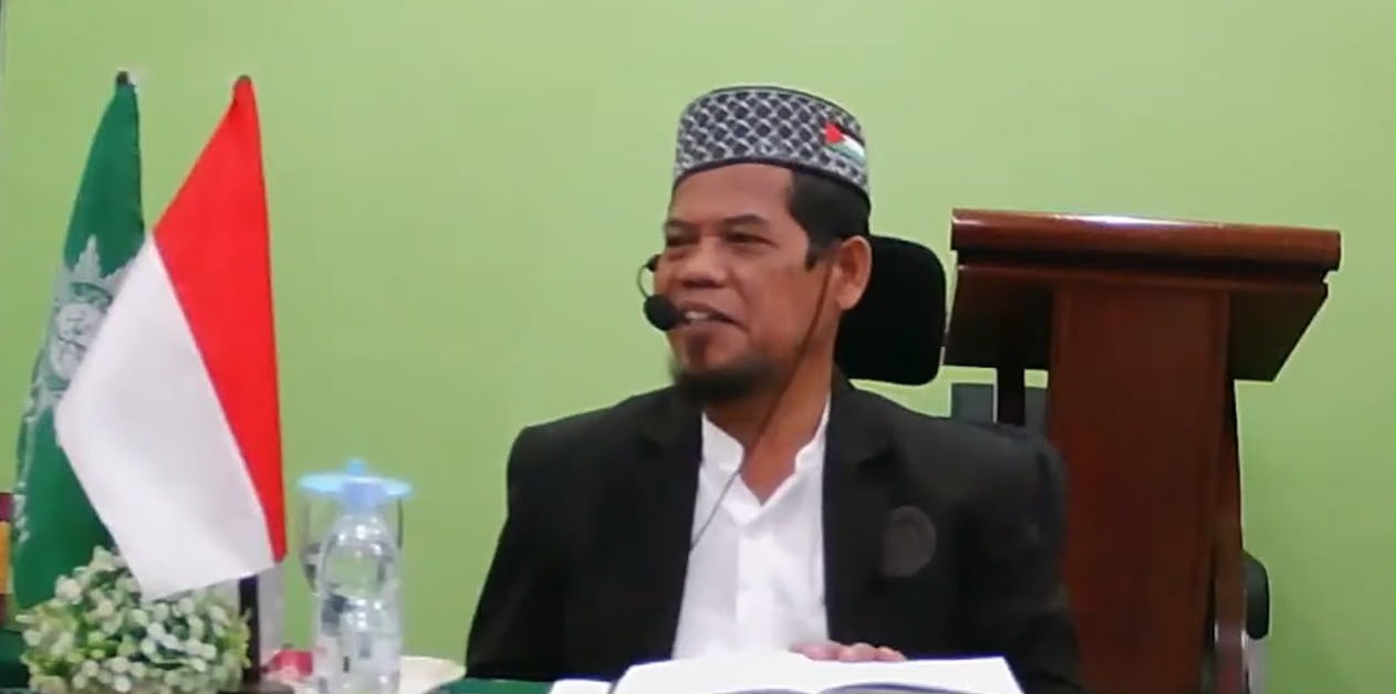 KH Danusiri M.Ag menyampaikan kajian hukum Islam tentang keutamaan memaafkan kesalahan di Masjid As-Salam Wonodri Semarang.