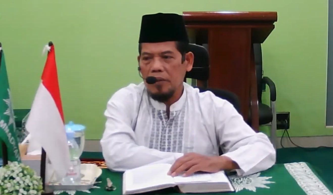 KH Danusiri M.Ag saat menyampaikan materi mengenai makna diyat dan qisas dalam Islam di Masjid As-Salam Wonodri Semarang.