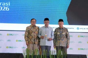 Insan Pers Bangga! Ketum PP Muhammadiyah Haedar Nashir Terima Penghargaan Tertinggi Dewan Pers