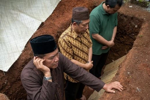 Memahami Hukum Azan di Liang Lahat Sesuai Tuntunan Sunah