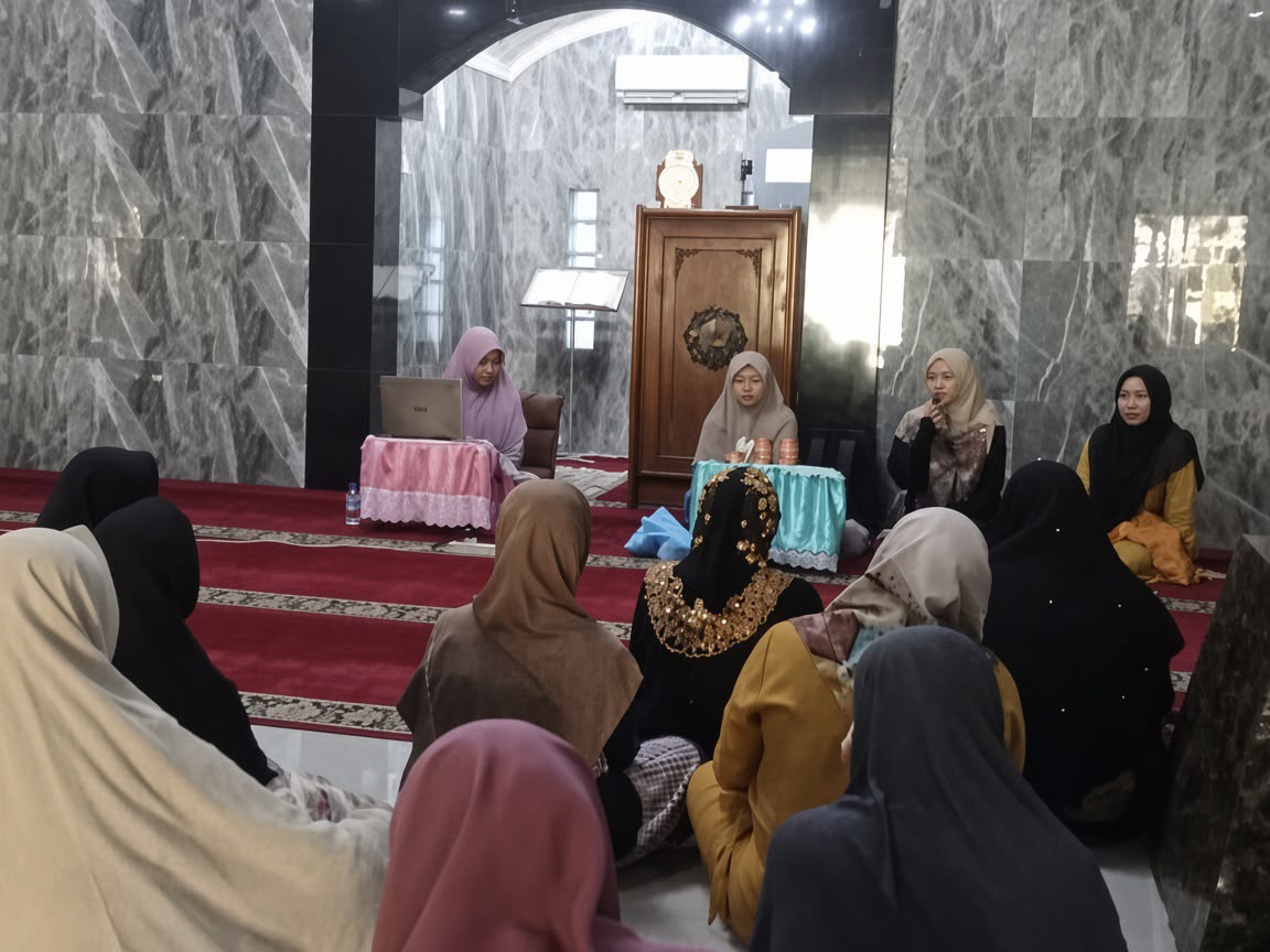 Suasana pengajian ibu-ibu PRA Jomblang 2 di Masjid Mujahiddin Semarang yang sedang membahas rahasia keluarga sakinah dan pentingnya kewarasan mental istri.