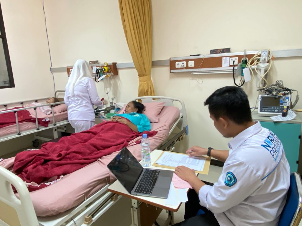 Aksi Nyata Perawat Unimus Hadapi Pasien Simulasi di Ujian OSCE Keperawatan