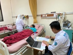 Aksi Nyata Perawat Unimus Hadapi Pasien Simulasi di Ujian OSCE Keperawatan