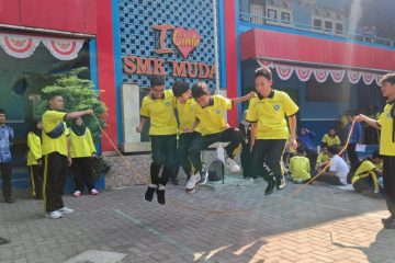 Saat Jemari Pelajar Lepas dari Layar HP dalam Arena Dolanan SMK Muhammadiyah 2 Semarang