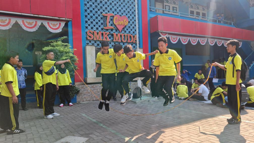 Saat Jemari Pelajar Lepas dari Layar HP dalam Arena Dolanan SMK Muhammadiyah 2 Semarang