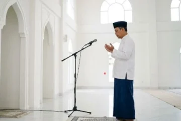 Doa Setelah Azan: Benarkah Muazin Tidak Perlu Membacanya?