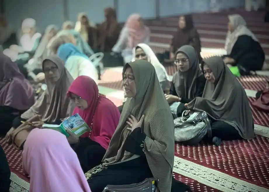 Kisah Nurul Khasanah, Menemukan Ketenangan Jiwa di Pesantren Lansia On the Road