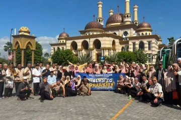 Bukan Sekadar Piknik, Inovasi ‘Pesantren Lansia On The Road’ Masjid At Taqwa Ngaliyan Curi Perhatian