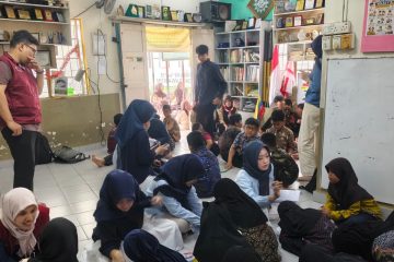 Sentuhan Hangat Calon Dokter UNIMUS untuk Anak Pekerja Migran di Malaysia